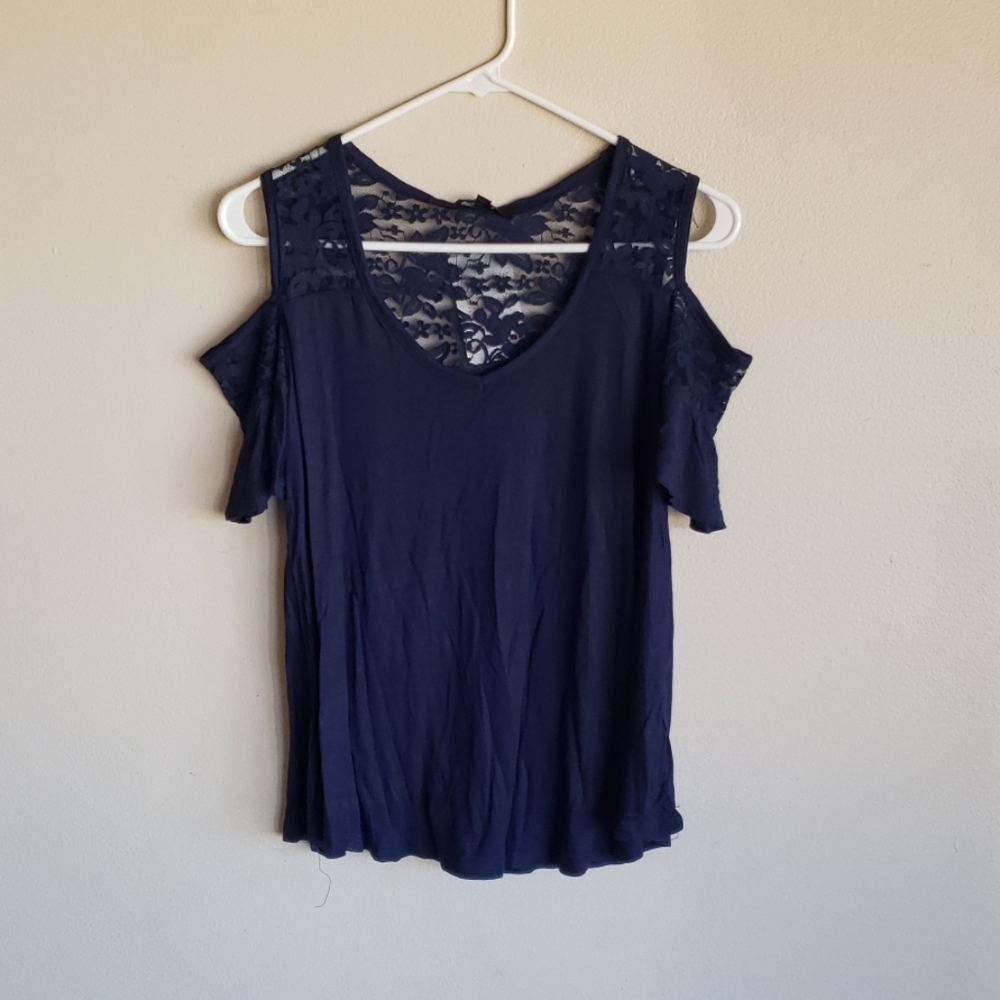 Ladies Boutique cold shoulder top